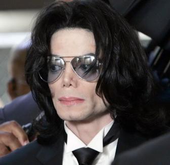 Doctorul lui Michael Jackson va fi acuzat de moartea artistului 